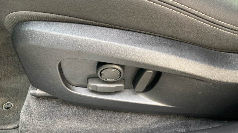 Jaguar F-Pace 2.0 D200 R-Dynamic Black 5dr Auto AWD Diesel Estate